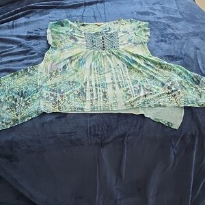 Elegant Green Patterned Blouse